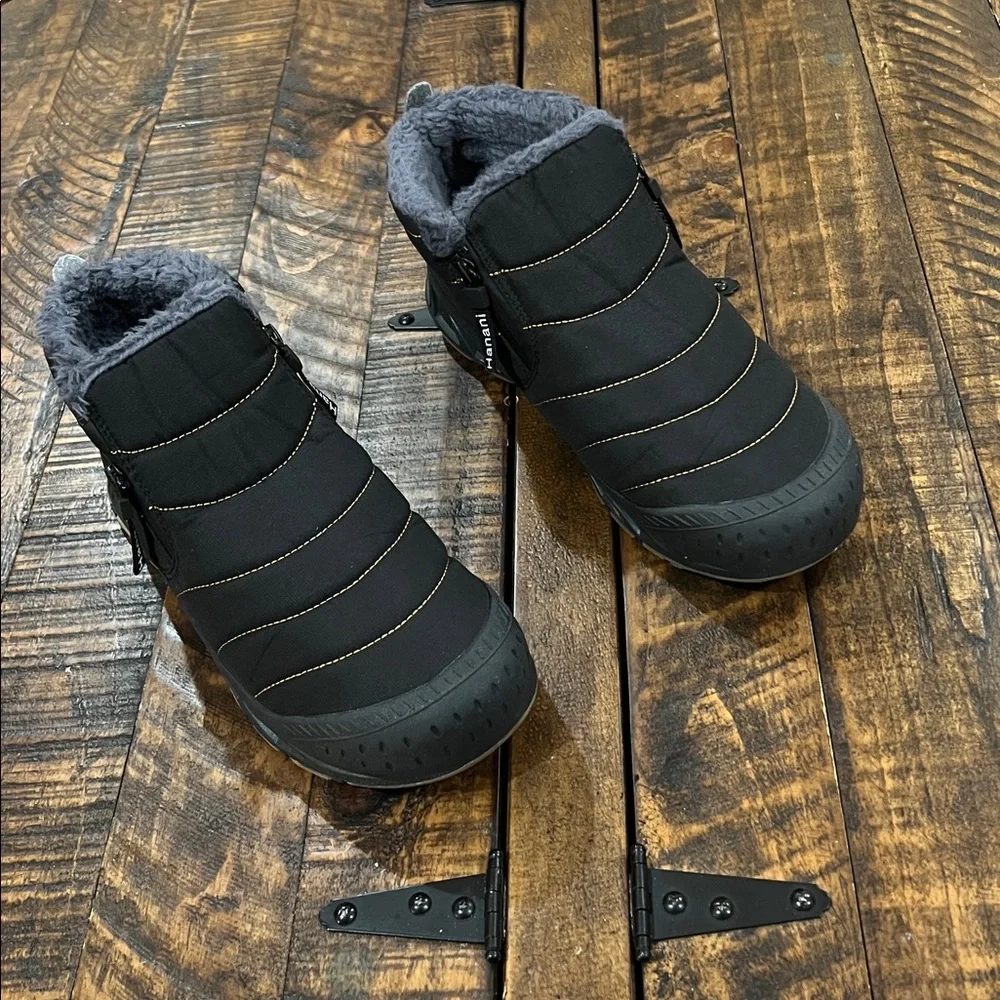 Black Insulated Snow Boots